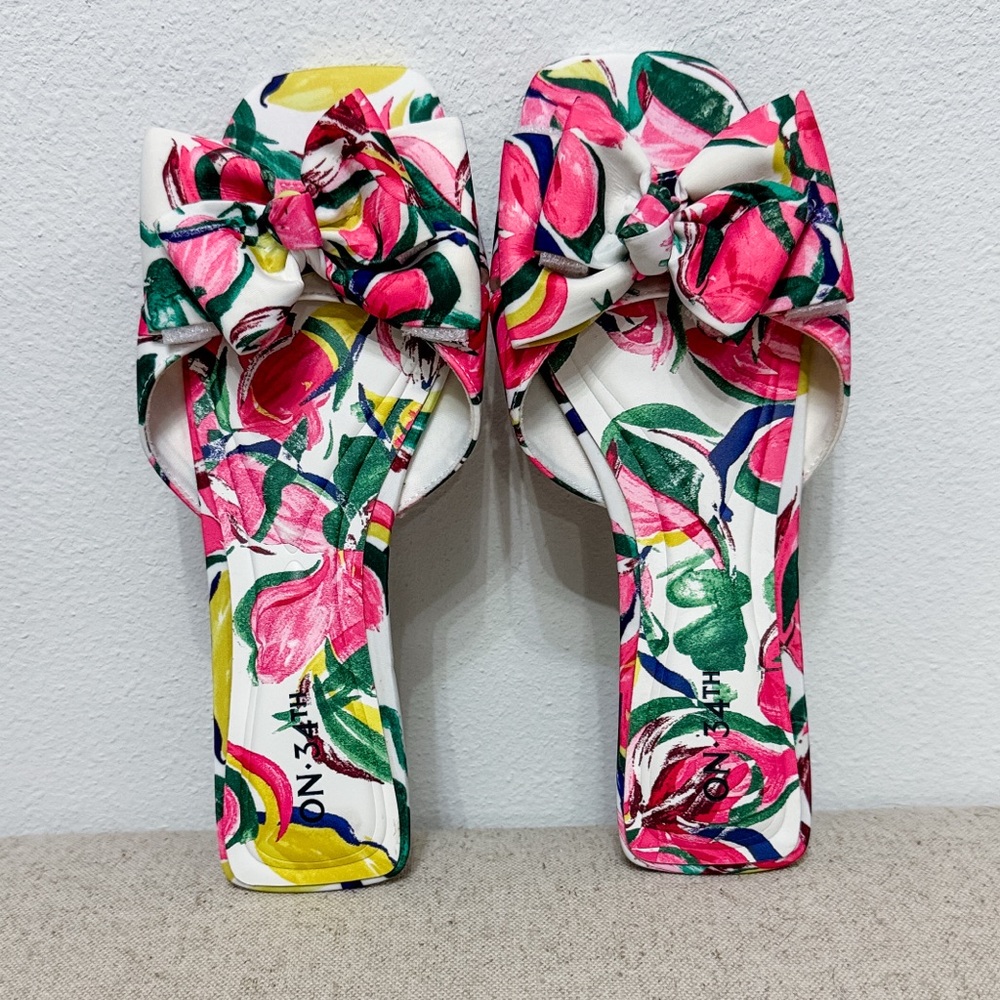 On 34th Bow Sandals with Pink florals size 7.5